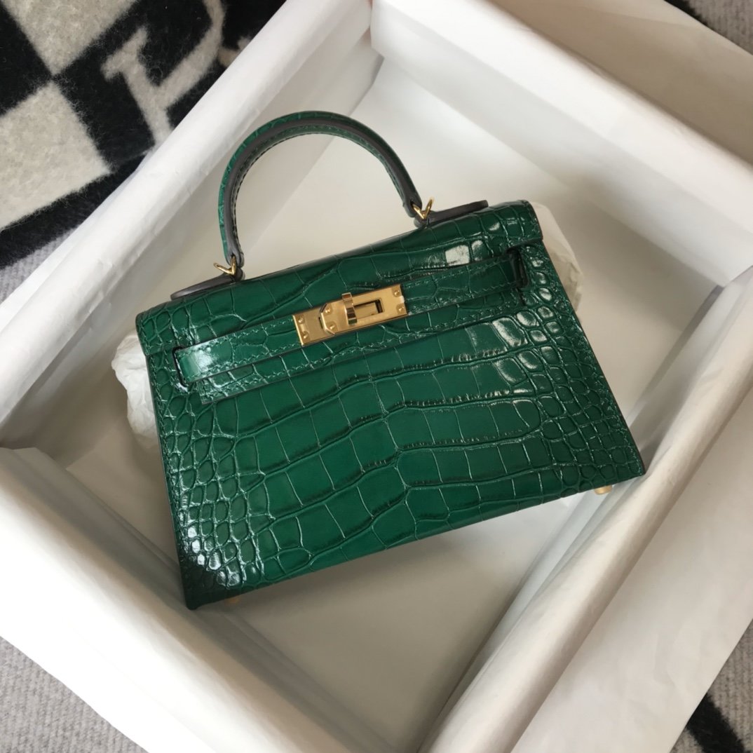 HM Kelly Green For Women Gold Toned Hardware 7.8in/20cm