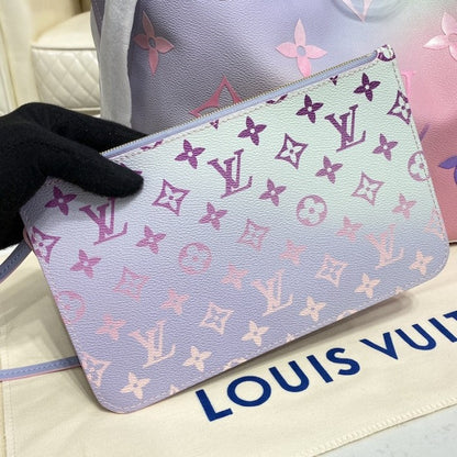 Louis Vuitton Neverfull MM Tote Bag LV M46077