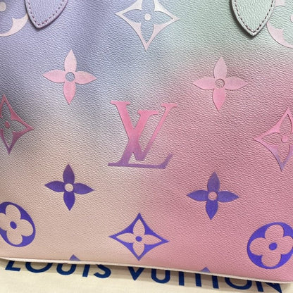 Louis Vuitton Neverfull MM Tote Bag LV M46077