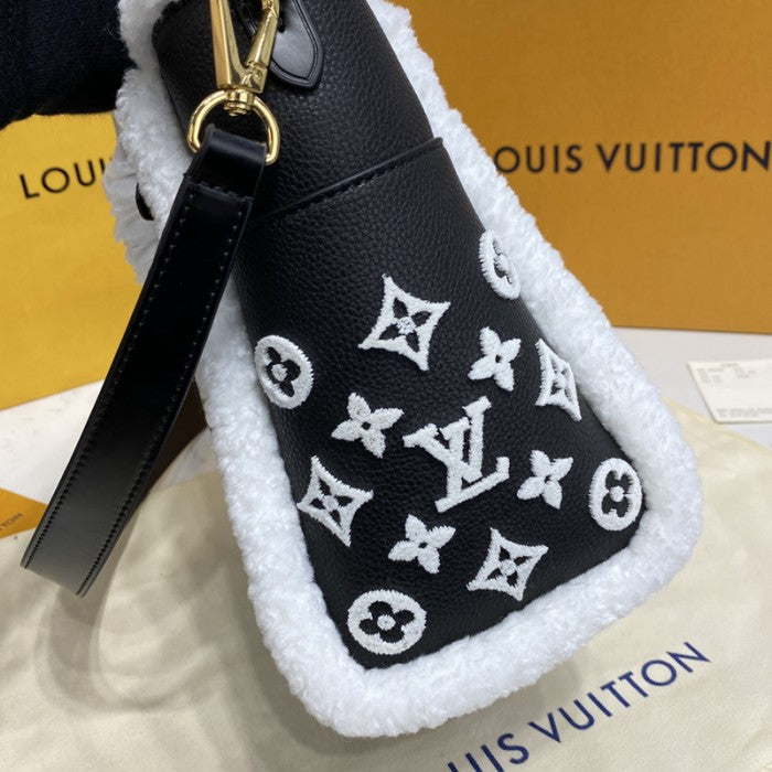 Louis Vuitton On My Side MM Handbag M58908