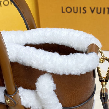 Louis Vuitton On My Side PM Handbag M58918