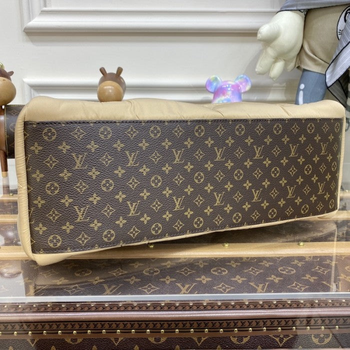 Louis Vuitton OnTheGo GM Beige