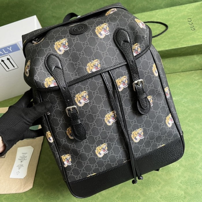 Gucci GG medium backpack with tiger print ý696013