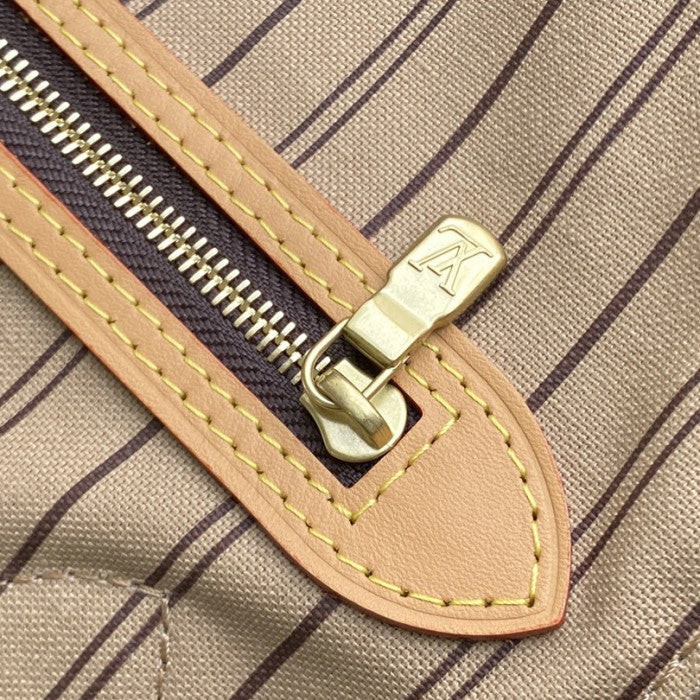 LV Game on Neverfull MM M57452