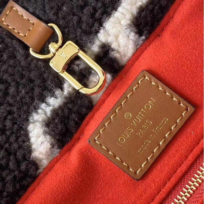 LV monogram teddy onthego M55420