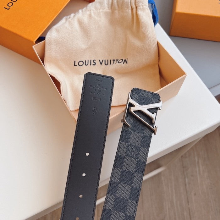 Louis Vuitton Damier Graphite Initiales 40MM Reversible Belt M0213